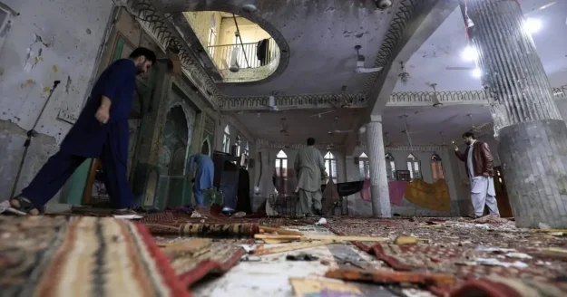 At-least-58-killed-in-suicide-bombing-at-Shiite-mosque-in-Pakistan-e1646461244362.jpg