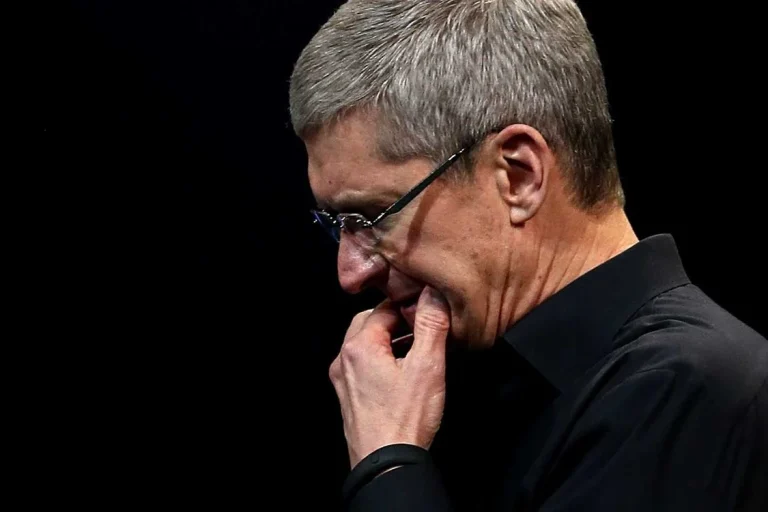 tim-cook-sad
