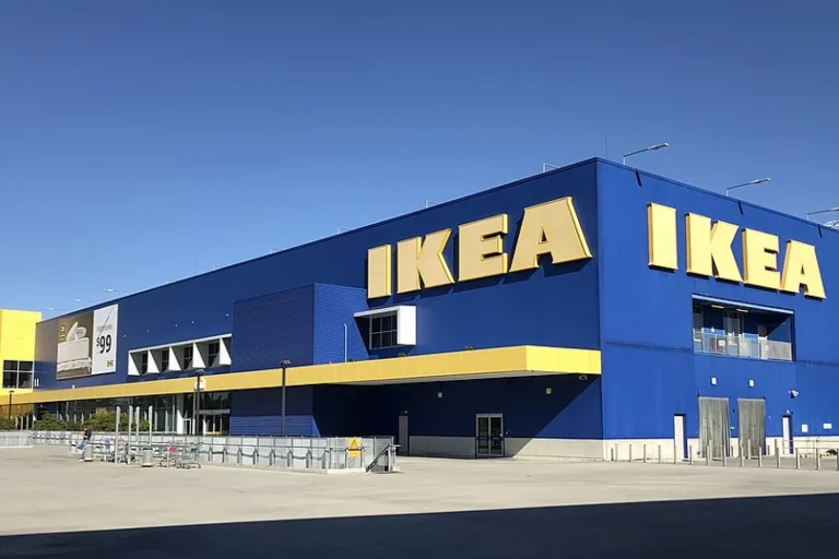 1024px-Ikea_Logan_store