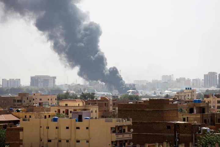 2023-04-17T233320Z_987006205_RC2GG0A0LOTY_RTRMADP_3_SUDAN-POLITICS