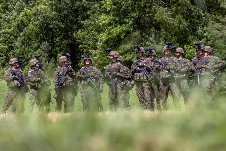 32DZ4KD-highres