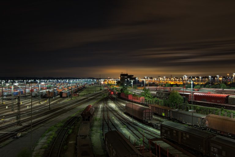 railway-station-1363771_1280