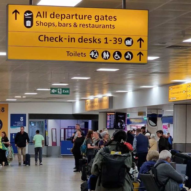 2_Glasgow-airport-departuresjp