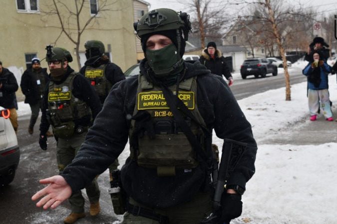 AFP__20260116__92ZL7XP__v1__HighRes__UsImmigrationOfficerKillsWomanInMinneapolis-800×450