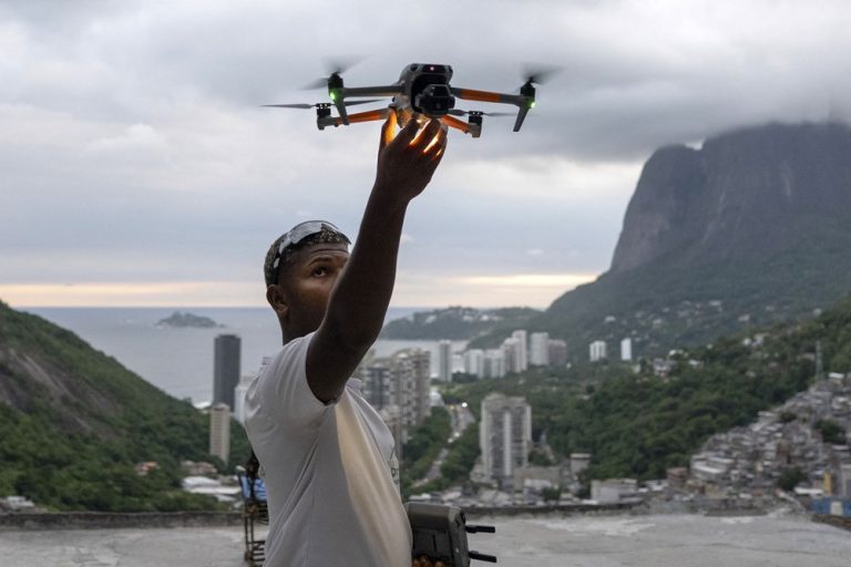 BRAZIL-TOURISM-ROCINHA-FAVELA